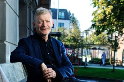 Mads Bille på den gamle Nørregade Skole, der i dag er et kulturcentrum med Huset No 7, Scene 7, Herning Musikskole, jazzorganisationen Swinging Europe, Den Jyske Sangskole samt Sangens Hus.
