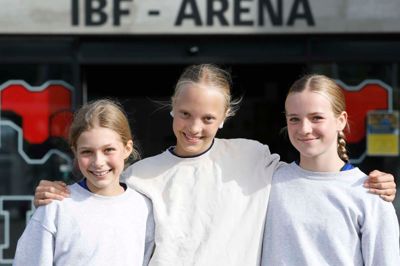 Kamilla Hvas fra Skive (t.v.) er en af de mange spillere, som hvert år besøger Ikast for at deltage i DK Company Cup. Hun forstår godt, hvorfor cuppen er så populær.