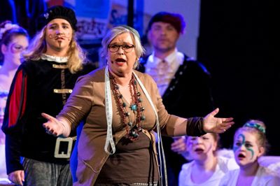 Skarrild er kendt for sit amatørteater, der hvert år sætter en musical eller teaterstykke op. I 2017 var det stykket »Showtime«.