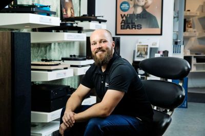 En fed plade på et godt stereoanlæg kan give gåsehud og hjertebanken, siger butikschef og medejer af HiFi Klubben, Anders Wulff Buch.