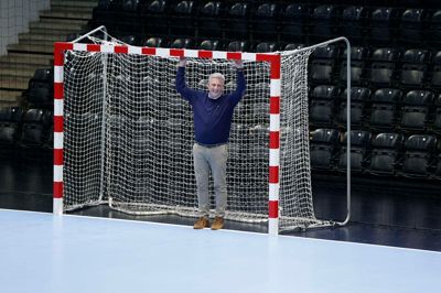 Lars Ganzel Pedersen er efter eget udsagn en af de tilskuere, der råber højest til Ikast Håndbold-kampene.