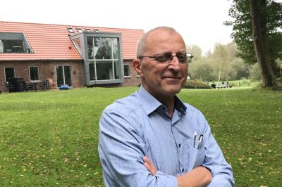 63-årige Jan Lavdal skal nu i gang med at finde ud af, hvad han skal arbejde med i fremtiden. Han bor sammen med sin hustru, Else Marie Lavdal, i den gamle præstegård i Vildbjerg.
