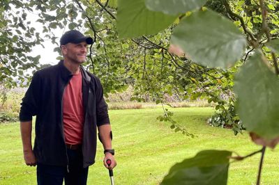59-årige Kurt Thusholt Hansen var noget bekymret, inden han skulle have sat en ny hofte i på Regionshospitalet Gødstrup. Men hans oplevelse med hospitalet gik over al forventning, og det vil han gerne takke og anerkende personalet for.