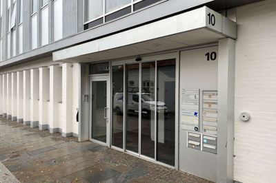 Man kan ikke være læge for patienter, hvis man gentagne gange bliver mødt af mistillid, lyder meldingen fra lægeklinikken i Bryggergade.