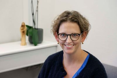 Dorthe Terp Møller har i to år haft sin egen praksis i Bryggergade i Herning. Foto: Karen Storm, erhvervspraktikant