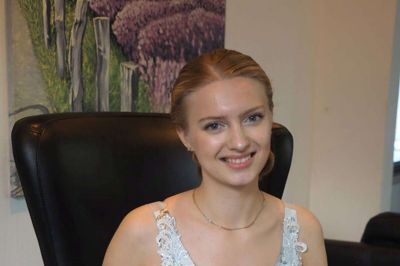 Sophia Lynggård havde købt denne smukke kjole specielt til prinsens fødselsdag, som hun kalder en af sit livs største oplevelser. Foto: Privatfoto