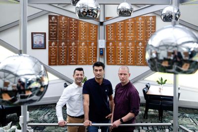 Restaurantchef Cecil Süzme (t.v.), forpagter Tekin Yavuz og køkkenchef Bjarne Matthiesen er klar til at levere a la carte i Kuplen ved Herning Golf Klub på Golfvej.
