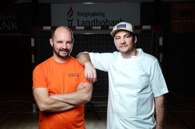 Ulrich Nilsson Lind og Jonas Christensen rykker ind i Snejbjerg Hallerne fra begyndelsen af det nye år. Storebror Ulrich som halinspektør og lillebror Jonas som kok.