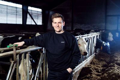 28-årige Patrick Nordby Mikkelsen fra Herning er netop blevet genvalgt til hovedbestyrelsen i Landboungdom. Han drømmer også om at få sin egen landejendom med køer, men indtil videre nøjes han med at passe køer på en landejendom i Vind ved siden af jobbet som jordbrugsteknolog hos Danish Crown i Holsted.