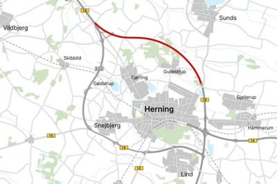 Det er denne strækning, der vil blive ombygget til motorvej ved at anlægge to ekstra spor på sydsiden. Som led i arbejdet skal alle vejbroer forlænges på en sådan måde, at midterrabatten vil blive fire meter bred.