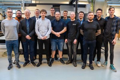 Et hold industriteknikere har bestået deres svendeprøve på Herningsholm Erhvervsskole & Gymnasier. Holdet består af Noah Dinsen Landbo, Lego System A/S, Billund; Kasper Bergmann Mortensen, Grundfos A/S, Bjerringbro; Nikolaj Lindgaard Pedersen, ECM Industries A/S, Egtved; Kasper Holm Mathiassen, Kyocera Unimerco Tooling A/S, Sunds; Jacob Mørup Kristensen, P. F. Værktøj ApS, Herning; Bjørn Tranekær, Gpv International A/S, Vejle; Daniel Dyrby Christensen, Kb Metal ApS, Sæby; Steffen Dickmann Johansen, Niebuhr Gears A/S, Ikast; Anders Wind Jakobsen, MacArtney Hydraulics A/S, Lemvig; Sergio Zharov, Bang & Olufsen Operations A/S (Fabrik 5), Struer; Thomas Rendbæk Madsen, Baettr Lem A/S, Lem St; Matthias Fredell Vanderskrog, Röchling Industrial Allingaabro A/S, Allingåbro og Frederik Borum Slyk, Baettr Lem A/S, Lem St.
