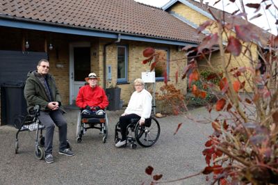 Tommy Kloster, Søren Andersen og Linda Steffensen udgør beboerrådet for boligafdelingen Vestergade 100. De savner, at Herning Kommune og Fruehøjgaard får sat gang i de vedligeholdelsesopgaver, der er blevet talt om i flere år.