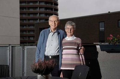 Ejvind Hovgaard savner stadig værkstedet ved huset på Storåvej lidt. Men ellers er han og hustruen Maren Hovgaard landet godt i lejligheden på Sabrosvej, hvor de blandt andet nyder terrassen, den flinke vicevært og Knudmosens nærhed, når trangen til en travetur melder sig. Torsdag 23. november fejrer parret diamantbryllup.