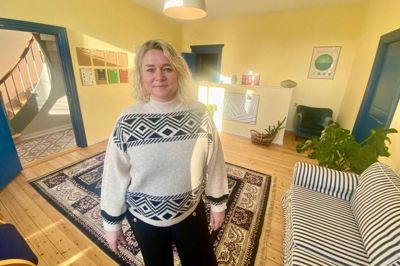 Psyko- og hypnoterapeut Stine Kamuk håber og tror på, at fællesskabet »Menneskernes Hus« bliver en succes, og at andre behandlere får lyst til at blive hendes kommende kolleger i den nyrenoverede bygning