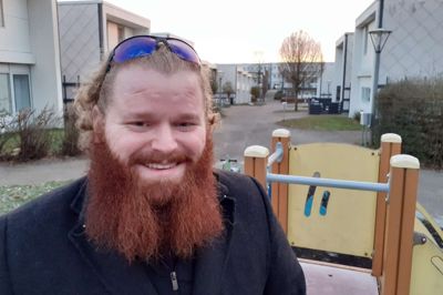 Peter Dyrby har boet fem år i Lyngbyen i Gullestrup. Han trives i bydelen med den brogede sammensætning af mennesker.