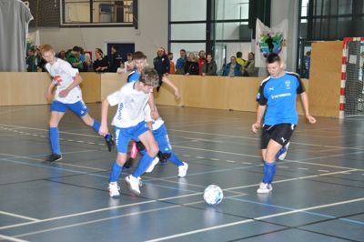 De tre baner i multihallen i Sportscenter Herning lagde gulv til årets julestævne arrangeret af Hammerum IF Specialfodbold.