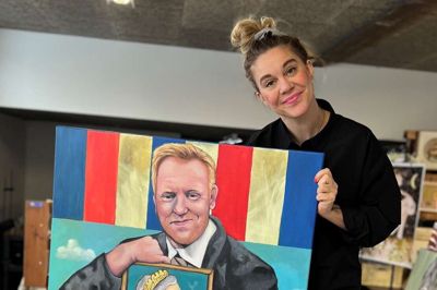 Kunstneren Anette Zimmerlund påtog sig opgaven med at lave dette oliemaleri, som Benjamin Hav har ønsket sig til koncerten i kongrescentret i morgen. Foto: PR-foto