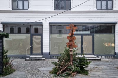 Det er disse to nabolokaler i Bredgade 10, som bliver lagt sammen til et lejemål, som skal huse en restaurant og cocktailbar.