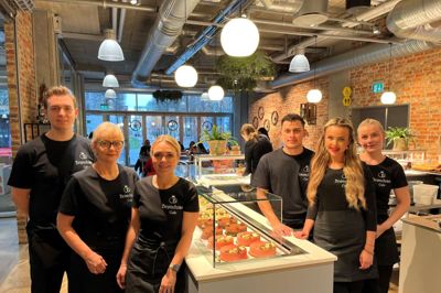 Brøndums Cafe fik en varm modtagelse, da den åbnede på biblioteket i Herning.