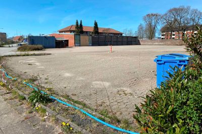 Udvikler vil bygge 81 lejligheder på den tidligere Arriva-grund på Holtbjerg, men lige nu er markedet ikke til at gå i gang med projektet, mener han.