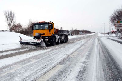 40 køretøjer fra Herning Kommunes driftsafdeling arbejder på at holde veje og stier farbare.