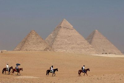 Har du altid drømt om at se pyramiderne i Egypten? Så er det måske nu, du skal tage af sted, for det egyptiske pund har mistet meget af sin værdi over for danske kroner. Foto: Mohamed Abd El Ghany/Ritzau Scanpix