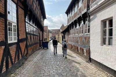 Det kan varmt anebefales blot at spadsere rundt i gaderne i Ribe. Har man øjnene med sig, opdager man konstant historiske detaljer. Foto: Jacob Jensen/Ritzau Scanpix