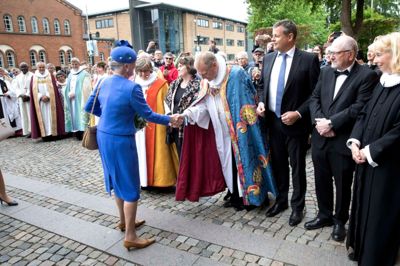 Biskop Henrik Stubkjær har trykket dronning Margrethes hænder mange gange. Her er det i Herning i forbindelse med jubilæet for Danske Sømands- og Udlandskirker.
