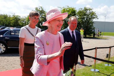 Dronningens sidste officielle besøg i Herning viser sig at blive juni 2022, da hun gæster Carl-Henning Pedersen & Else Alfelts Museum i Birk og bliver modtaget af Hernings borgmester, Dorte West (V), og museets formand, Finn Poulsen. Anledningen er dronning Margrethes overdragelse af flere af prins Henriks skulpturer til museet. Hun åbner samtidig udstillingen »Eventyrlig Dialog« med prins Henriks skulpturer og Carl-Henning Pedersens værker. - Det er en meget særlig dag at stå her i Herning og se min mands arbejde foldet ud på et museum. Det er gode ting, og jeg ved, han ville være stolt over, at det kunne lade sig gøre. Jeg har set frem til denne dag, siger dronning Margrethe ved åbningen.