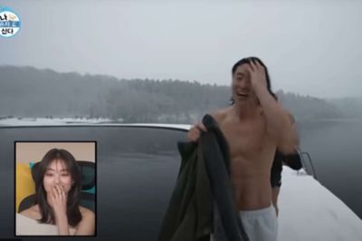 Cho Gue-Sung optræder i det populære sydkoreanske tv-program »I Live Alone«, hvor han blandt andet vinterbader ved i Almindsø i Silkeborg.