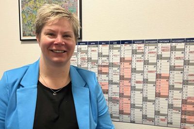 I dagene op til Vildbjerg Cup, der løber af stablen fra torsdag 1. august til søndag 4. august, får by- og erhvervskoordinator Birthe Luckmann fra Vildbjerg Handelsforening mere end nok at se til. Byen skal nemlig pyntes med masser af fodboldudstyr. Indtil videre er pynten dog opmagasineret på et fjernlager.