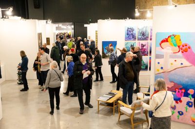 Art Herning byder på værker fra mere end 250 kunstnere fordelt på 43 gallerier, så der er mange muligheder for at gøre et godt køb hen over weekenden.