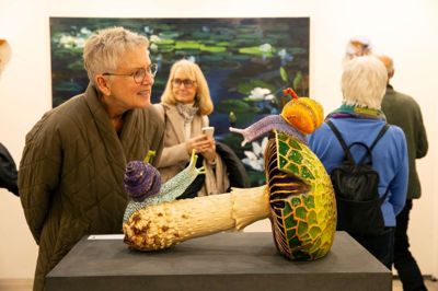 Årets Art Herning er den 26. udgave og har deltagelse af 43 gallerister, som tilsammen præsenterer mindst 250 kunstnere på weekendens messe.