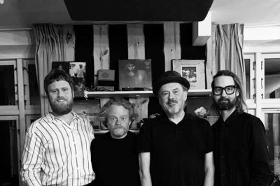Nikolaj Paakjær, Flemming »Slagger« Lund, Peter Olesen og Anders Riis har brugt ugen på at indspille kor til Slagger-Lunds næste album. Foto: Anders Riis