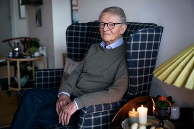- Når man fylder 80, får man ofte prædikatet »gammel«. Men jeg føler mig ikke mentalt gammel. Mere som en ung, der er blevet ældre, siger Henrik Schinkel Stamp, tidligere dommer og retspræsident i Herning.