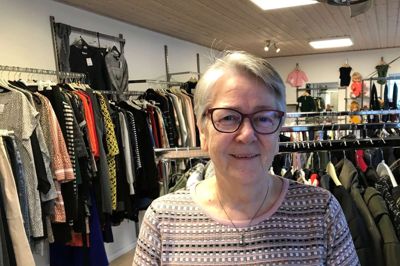 Aase Mikkelsen er ny butiksleder af Røde Kors Genbrug i Aulum. Hun valgte at træde til, da ingen søgte stillingen.