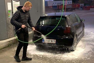 Jacob Vilstrup Tornbjerg elskede at gejle sin bil. Den blev pudset og plejet og vasket mindst to gange om ugen. På mindre end et år kørte han 40.000 kilometer i den. Privatfoto