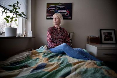 Helle Tornbjerg føler sig ensom. Hun har det nogen gange, som om hun i omverdenens øjne er holdt op med at eksistere.