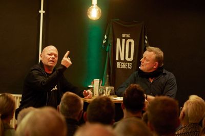 Der kunne ikke proppes flere ind på Team Teatret til Stig Tøftings samtale med Jan Gintberg. Foto: Mingo Photo