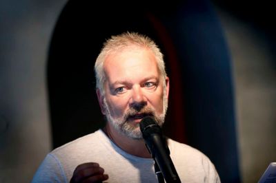 Thomas Thisted har en stor del af ansvaret for, at der i dag er en poetry slam-scene i Herning.