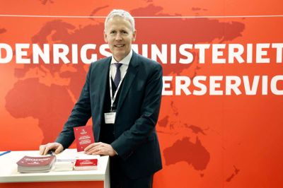 Ambassadør Uffe Wolffhechel er i denne uge at finde på Ferie for Alle-messen i Herning, hvor han gør opmærksom på, at Udenrigsministeriet kan hjælpe danskere i udlandet i tilfælde af en uønsket krisesituation. Han har personligt oplevet pressede situationer i både Pakistan, Afghanistan og Venezuela.