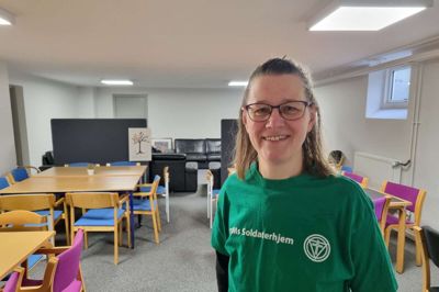 Solveig Hoffmann Pedersen har erfaring fra flere stillinger ved soldaterhjem i Danmark. Nu er hun leder på Danmarks første beredskabshjem på Beredskabsstyrelsens center i Herning.