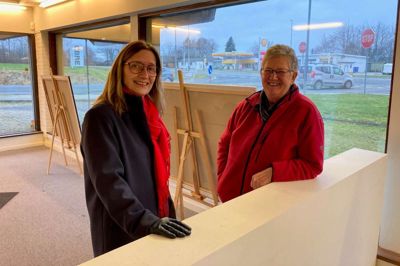 Inden for de næste måneder åbner Røde Kors Åskov sin første genbrugsbutik. Den får adresse i Kibæk, og lokalafdelingen er i gang med at lede efter frivillige, der skal drive forretningen. Fra venstre er det formand Tina Poder og kasserer Ulla Blok Kristensen.