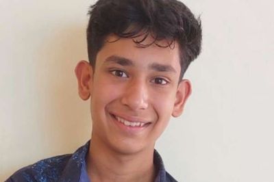 Noah Govind arbejder ved OK Plus i Herning. Han oplever, at han i sit fritidsjob lærer en masse om at tage ansvar. Foto: Privatfoto