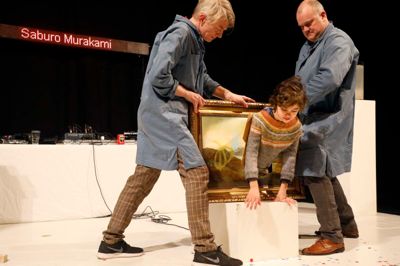 Team Teatret præsenterer teater for både børn og voksne. Ved stykket »Kaboom« sidste år blev børnene inviteret med op på scenen for at smadre rekvisitter.