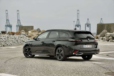 Peugeot E-308 er en af de første kompakte elektriske stationcars på det danske marked. Den fås til priser fra 314.990 kroner, mens den som hatchback er 15.000 kroner billigere. Morten B. Bek/Ritzau Scanpix