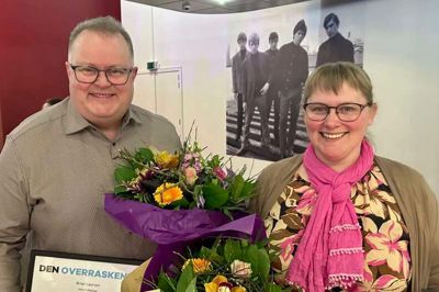 <em id="emphasis">Brian Laursen og Turit Skovborg, der begge arbejder på Herning Folkeblads søsteravis Skive Folkeblad, er af deres midt- og vestjyske kollegaer hædret med priser som henholdsvis »Årets Overraskende« og »Årets Kollegiale«.</em> <em id="emphasis-a3e0f06842662abb68bdd97a8578611c">Foto: Peter Andersen</em>