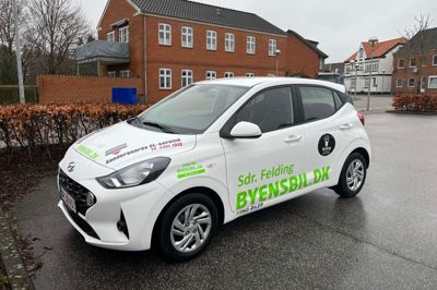 Byensbil er til stede i én by i Herning Kommune i dag - nemlig Sdr. Felding. Nu skal behovet for en delebil undersøges i Sørvad og Skarrild.