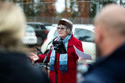 Gerda Abildgaard har i mange år kæmpet for- og med kvinderne på Kærshovedgård. Hun glæder sig over, at en anden løsning er på vej for en gruppe af kvinderne på centret.