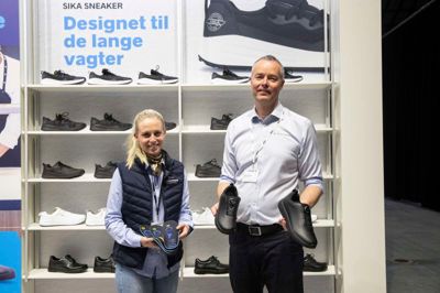 Ergoterapeut Simone Berthelsen og salgschef Thomas Engelbredt viste stolt de nye SIKA-produkter frem på Foodexpo